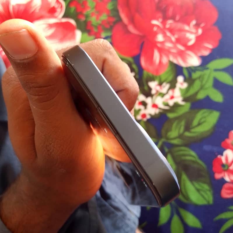 Apple iPhone 13 3