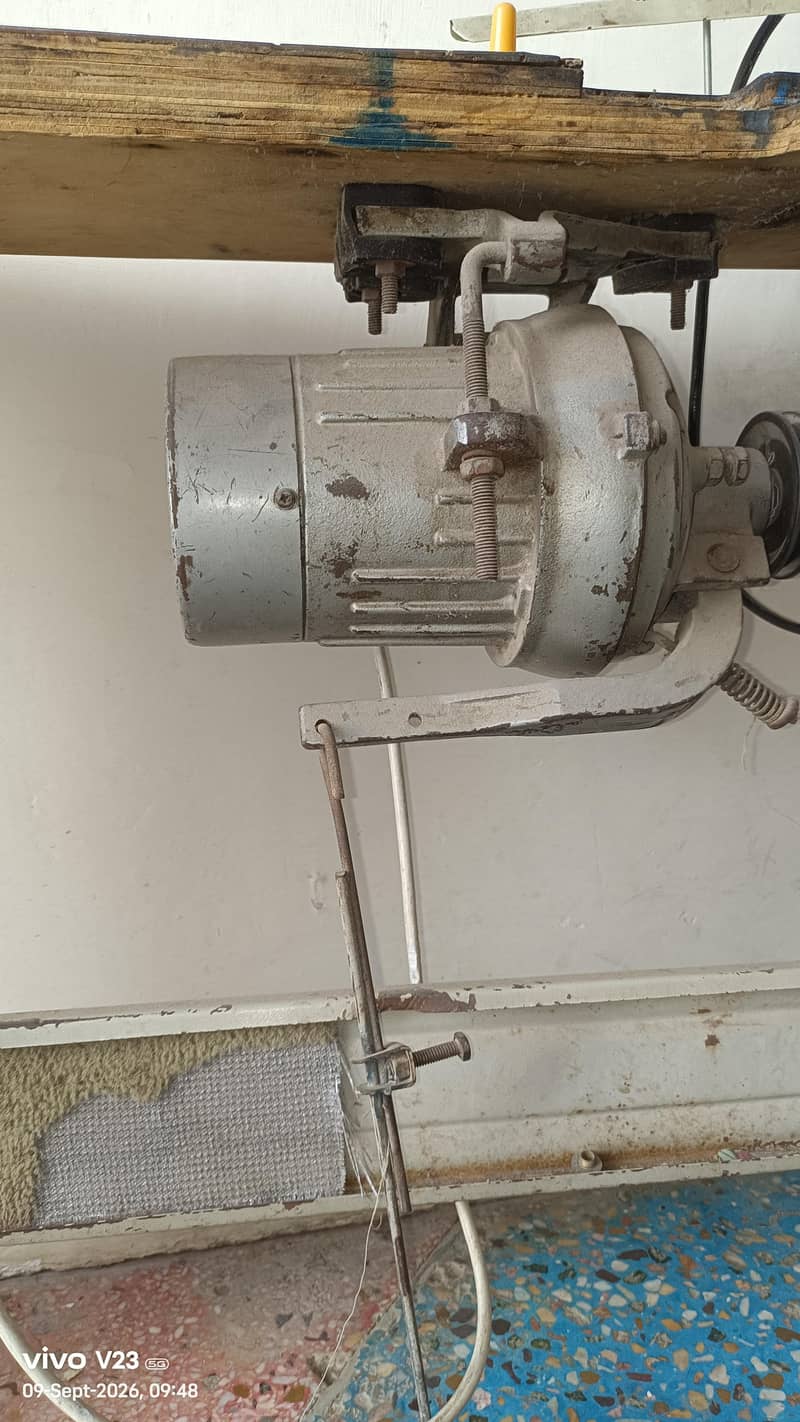 Machine stand hay 1