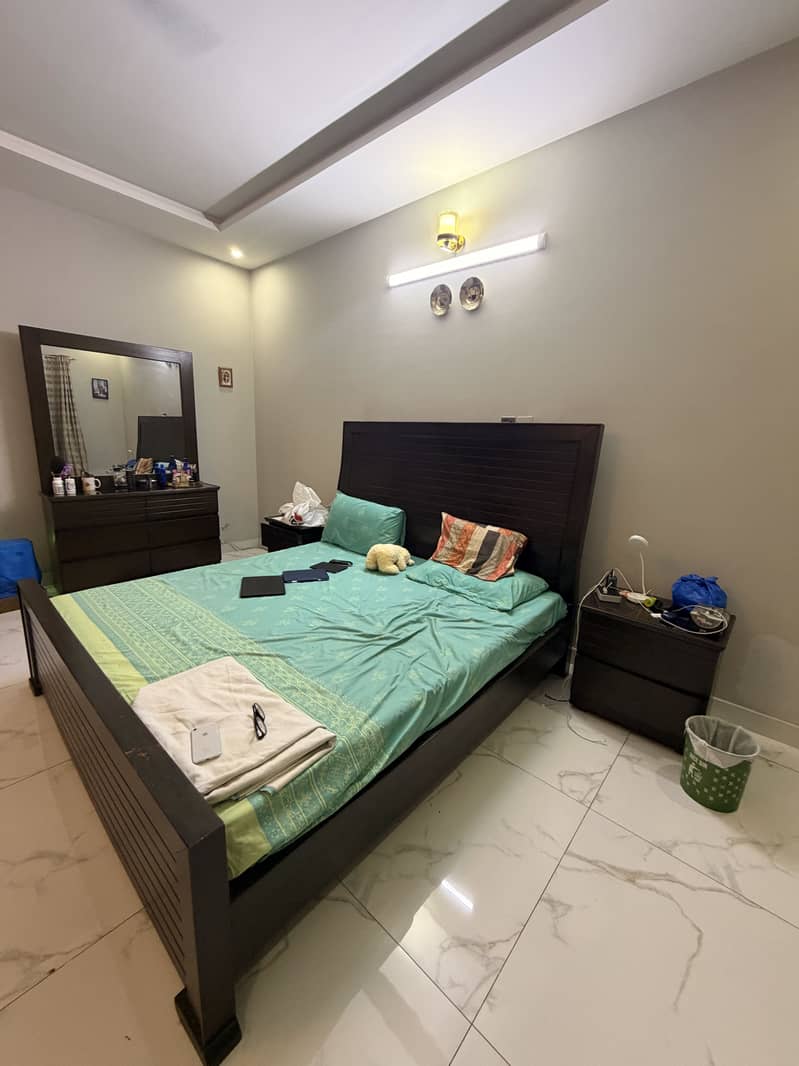 Bed set , with dressing table, dining table Very good condition 4