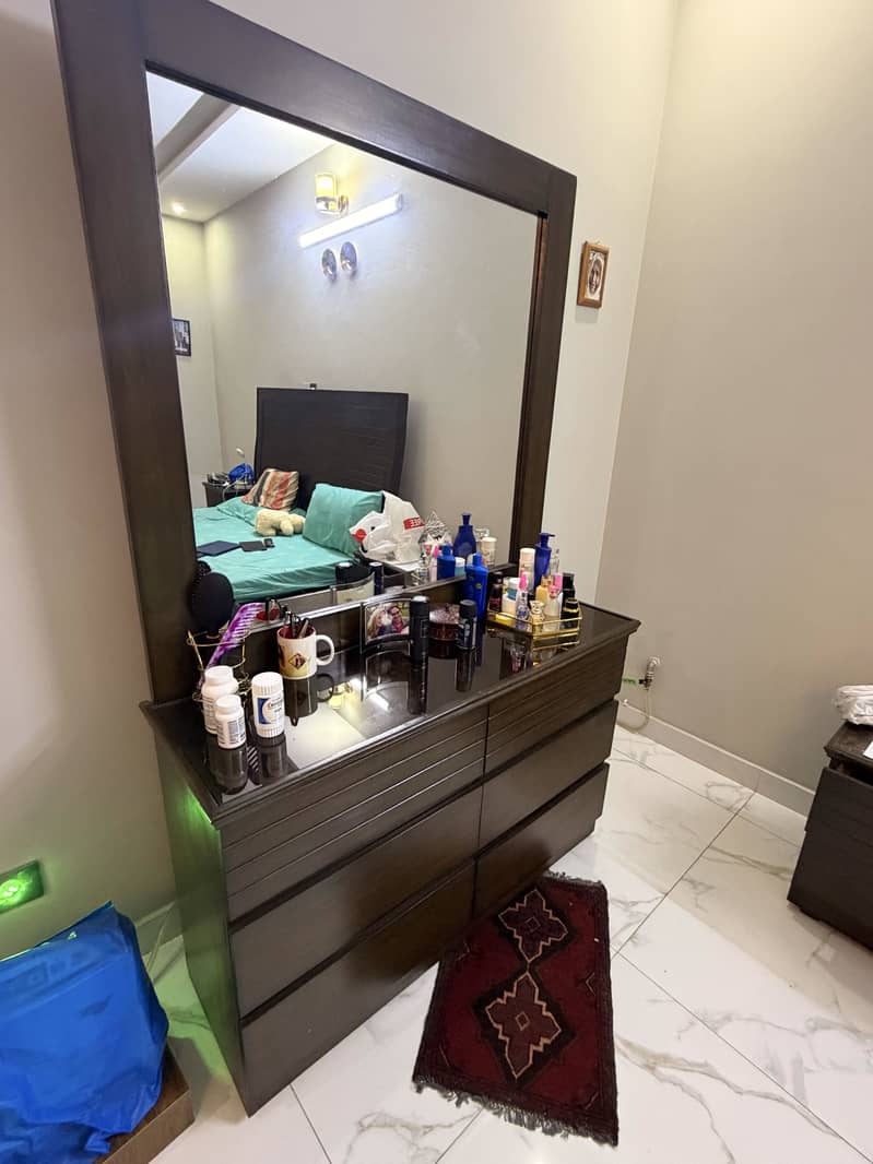 Bed set , with dressing table, dining table Very good condition 5