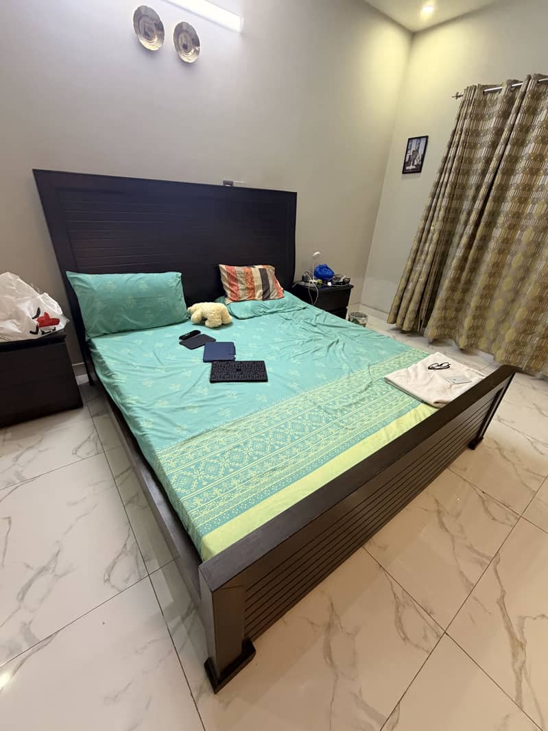 Bed set , with dressing table, dining table Very good condition 6
