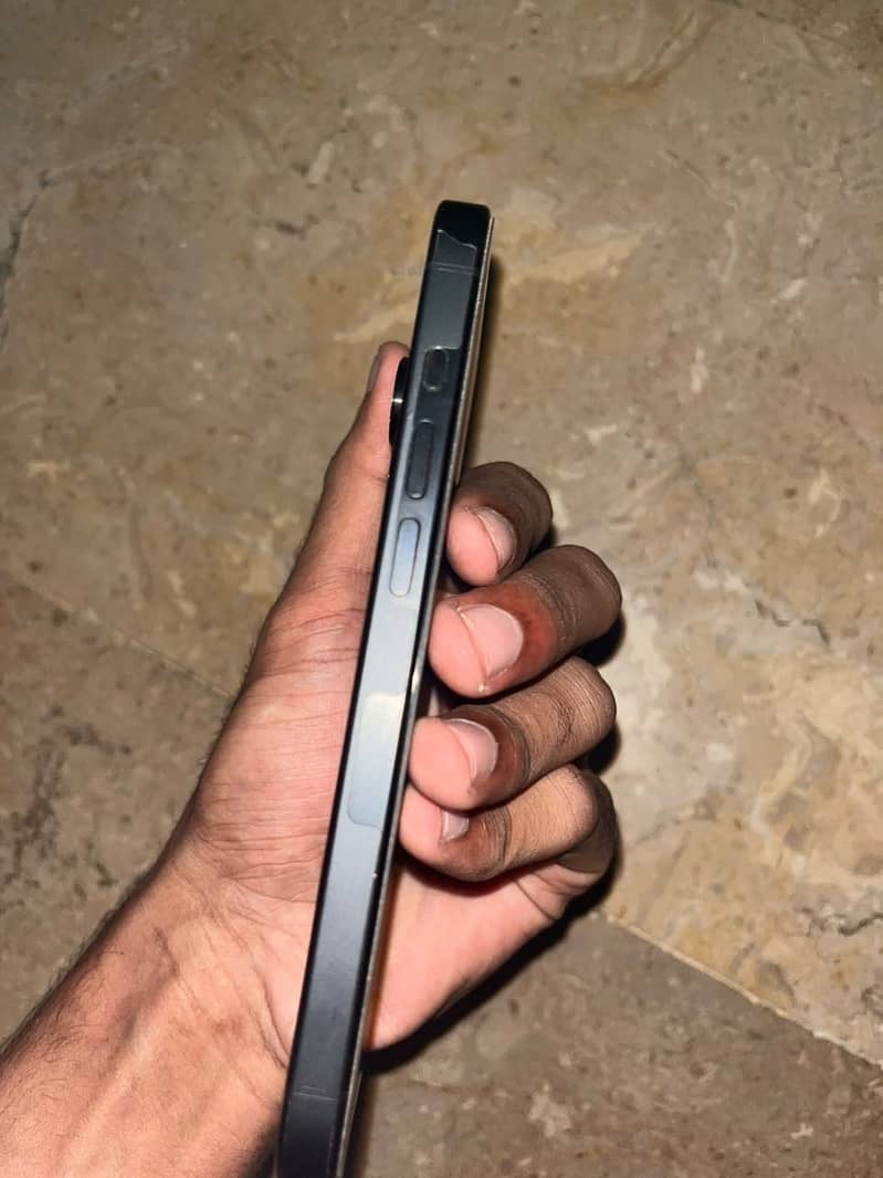 Apple iPhone 15 Pro 3
