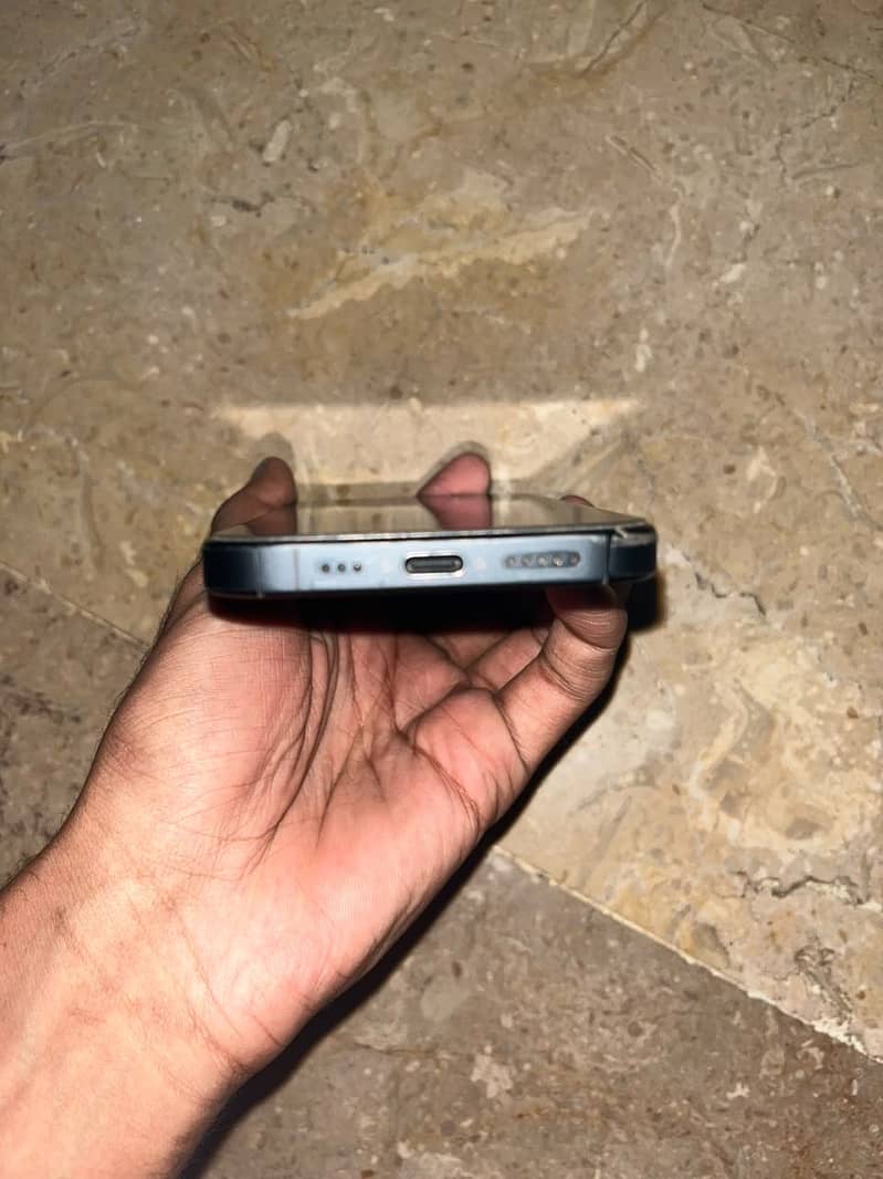 Apple iPhone 15 Pro 4