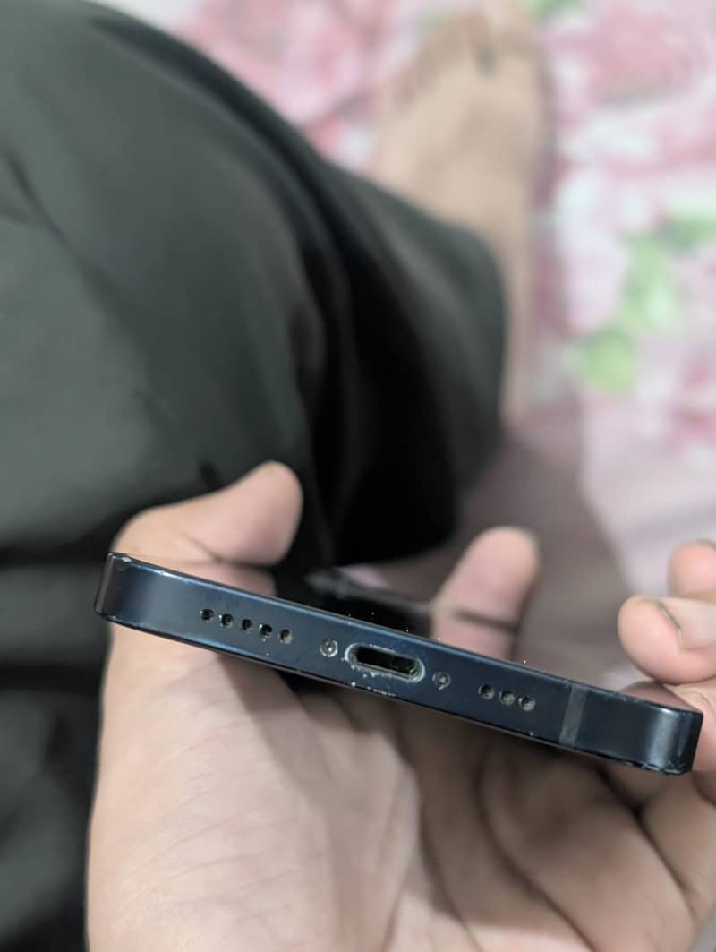 Apple iPhone 12 1