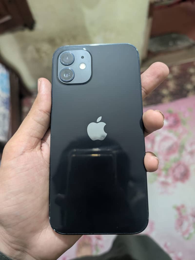 Apple iPhone 12 4