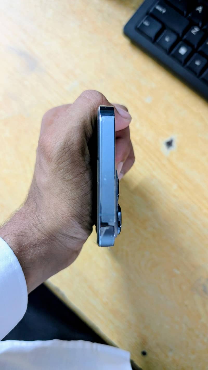 Apple iPhone 13 Pro 4