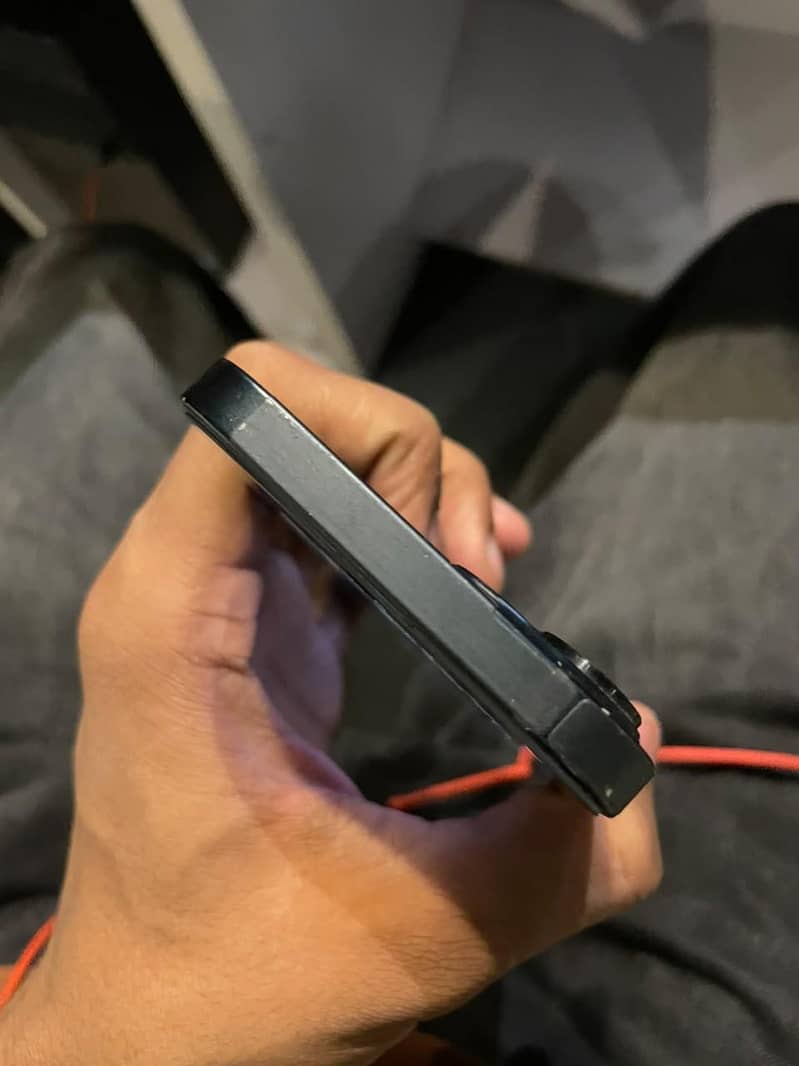 Apple iPhone 13 4