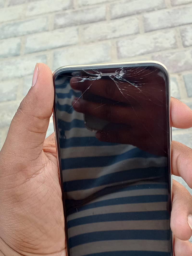 Apple iPhone X 4