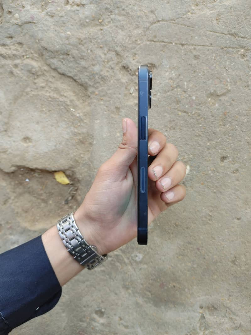 Apple iPhone 13 1