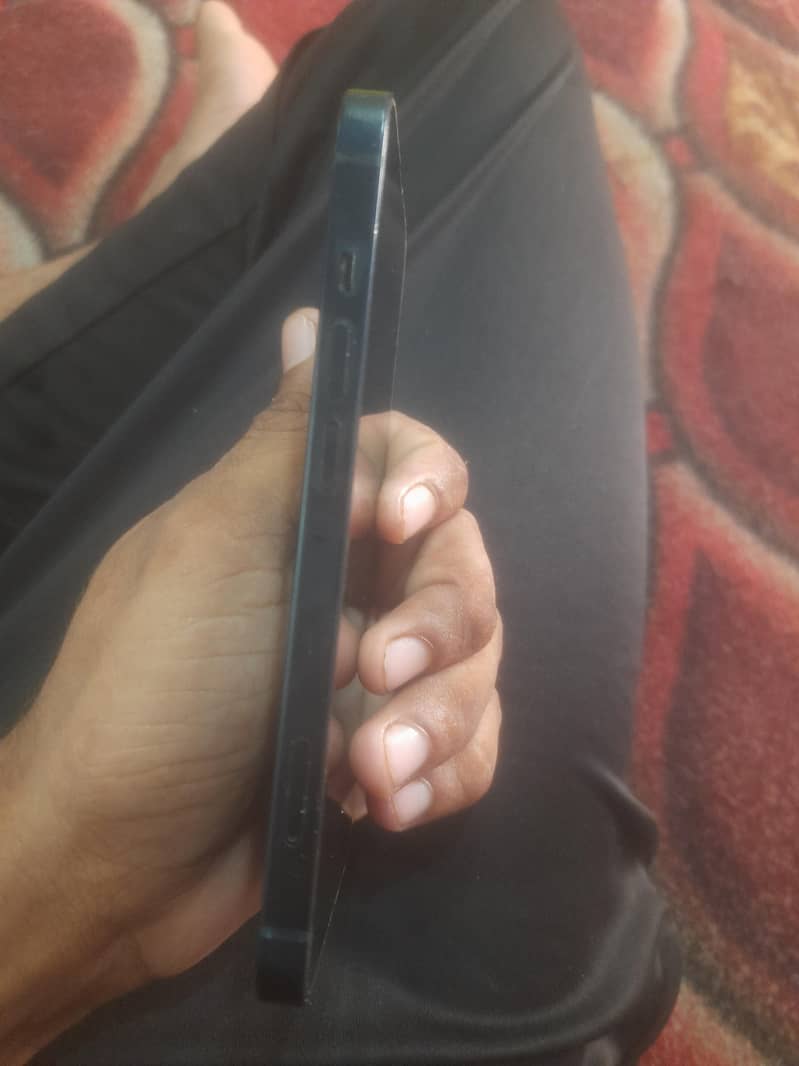 Apple iPhone 13 1