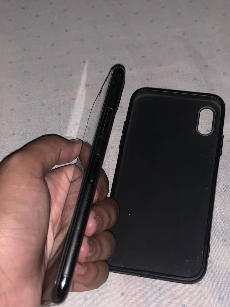 Apple iPhone X 4