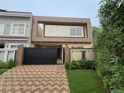 11 Marla 5 Bedrooms Corner House Available For Sale In Lake City Meadows