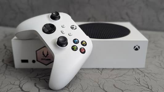 Xbox series s in good condition not repair full original