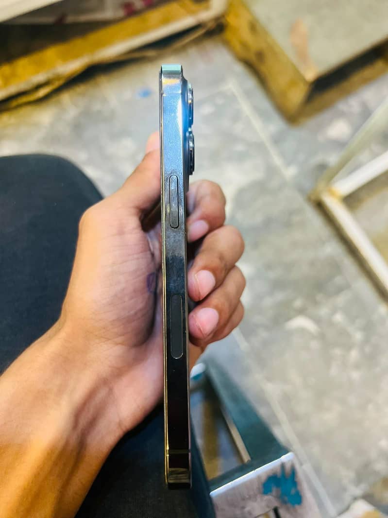 Apple iPhone 13 Pro 2