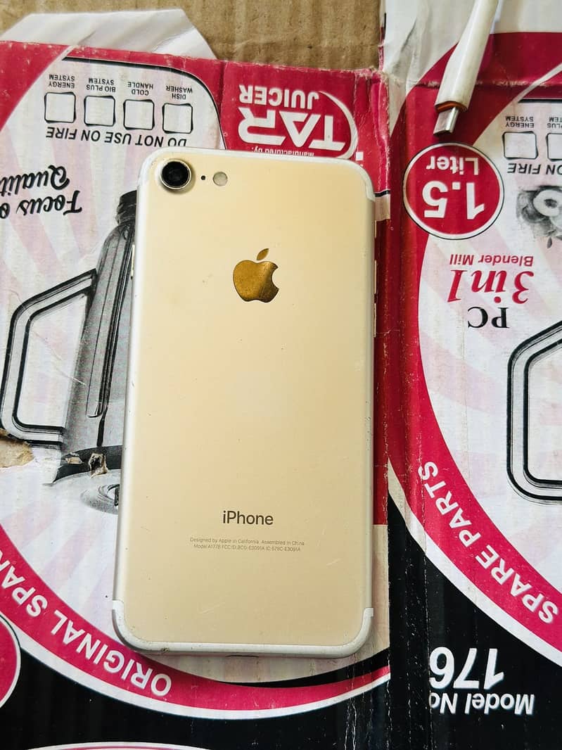 Apple iPhone 7 0