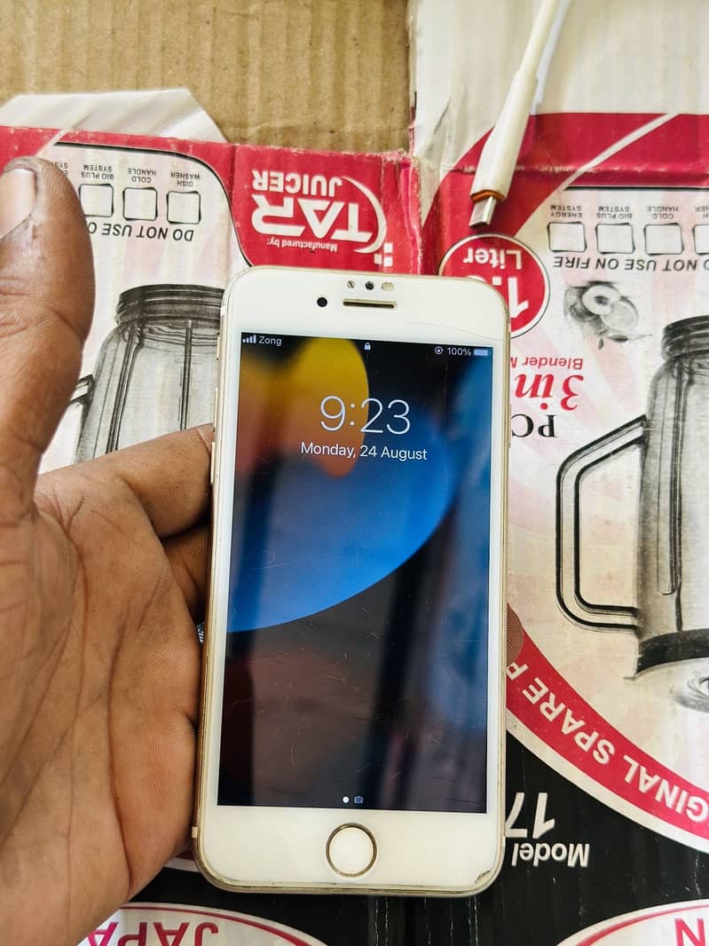 Apple iPhone 7 1