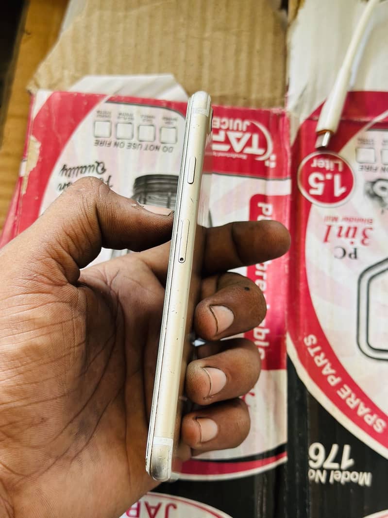 Apple iPhone 7 2