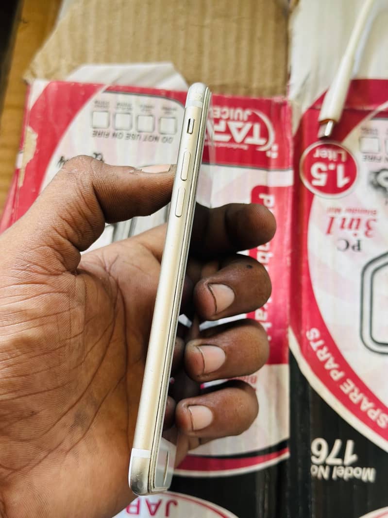 Apple iPhone 7 3
