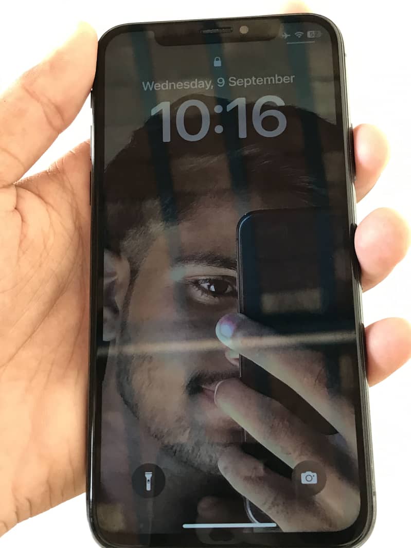 Apple iPhone X 4