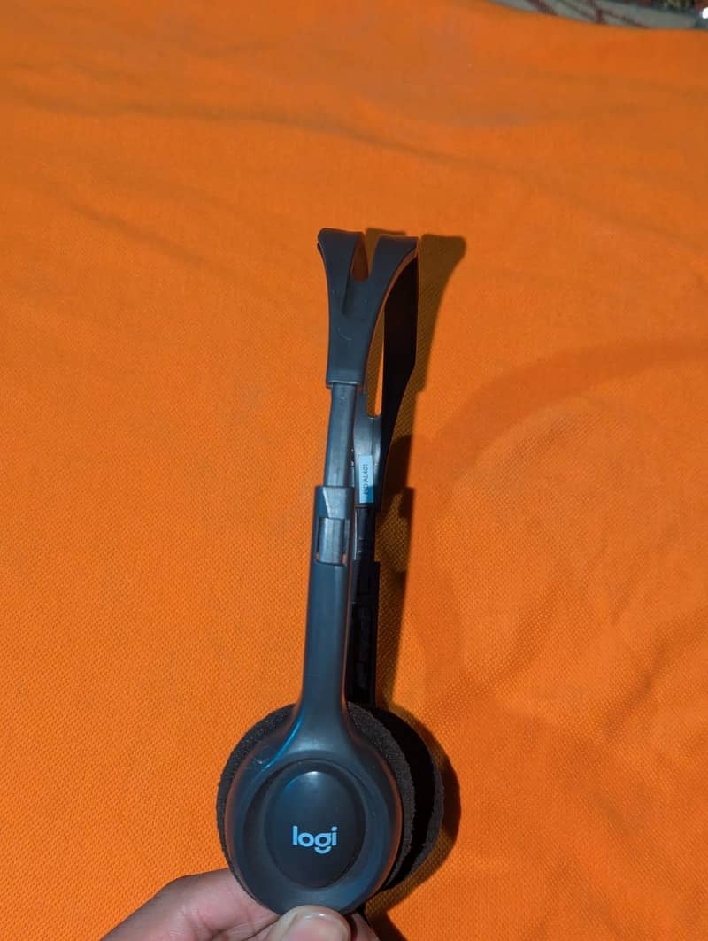 Logitech calling headphones 0