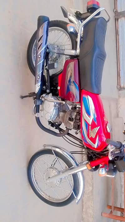 honda 125 2022 model in mint condition.