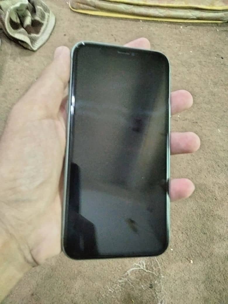 Apple iPhone 11 4