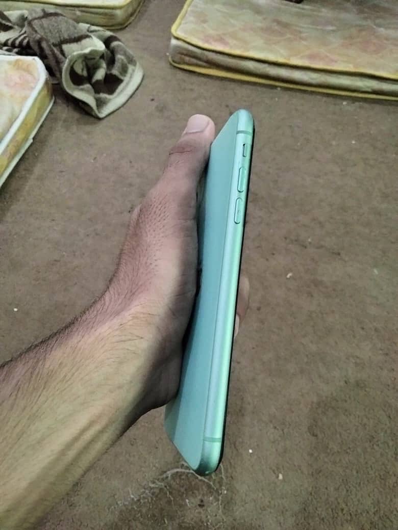 Apple iPhone 11 6