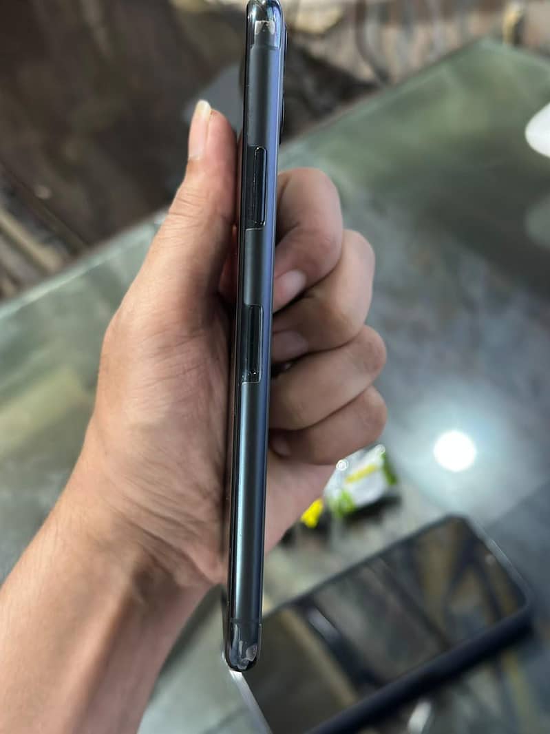 Apple iPhone 11 Pro Max 2