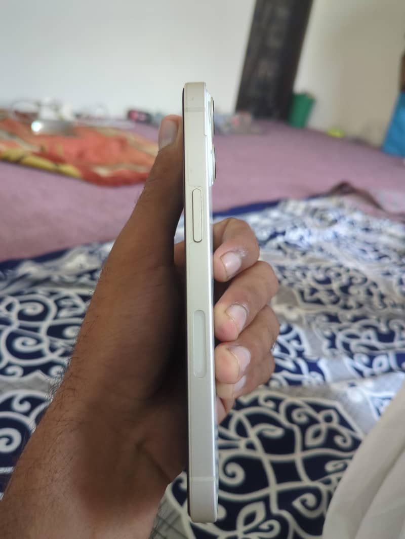 Apple iPhone 13 2