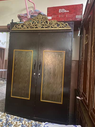 Large Wooden Clothes Almari For Sale – Reasonable Price