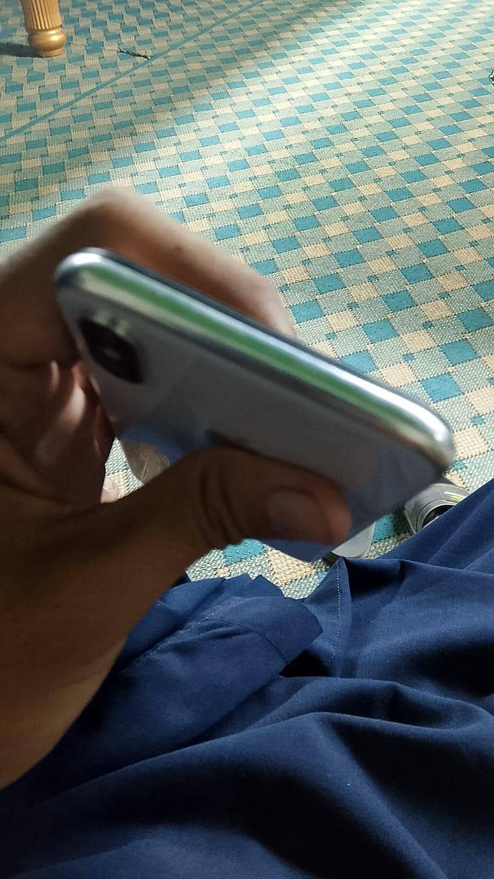 Apple iPhone X 3