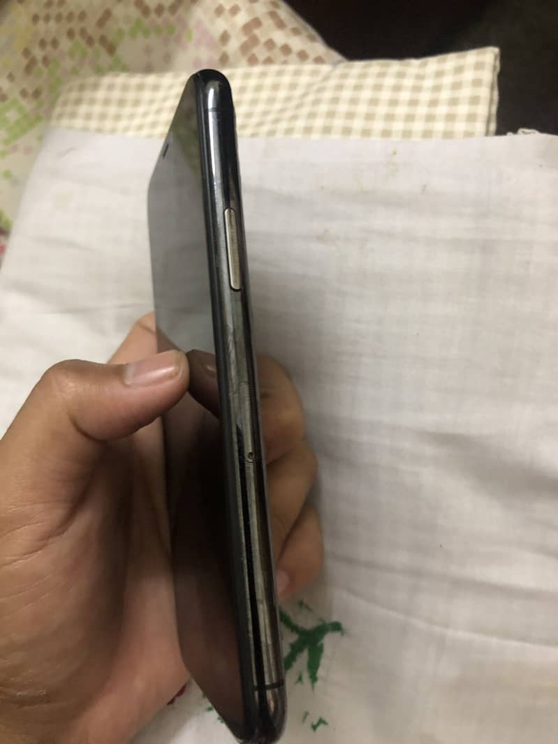 Apple iPhone 11 Pro 1