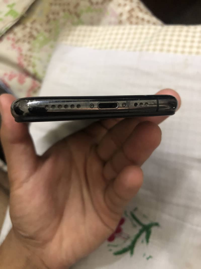 Apple iPhone 11 Pro 2