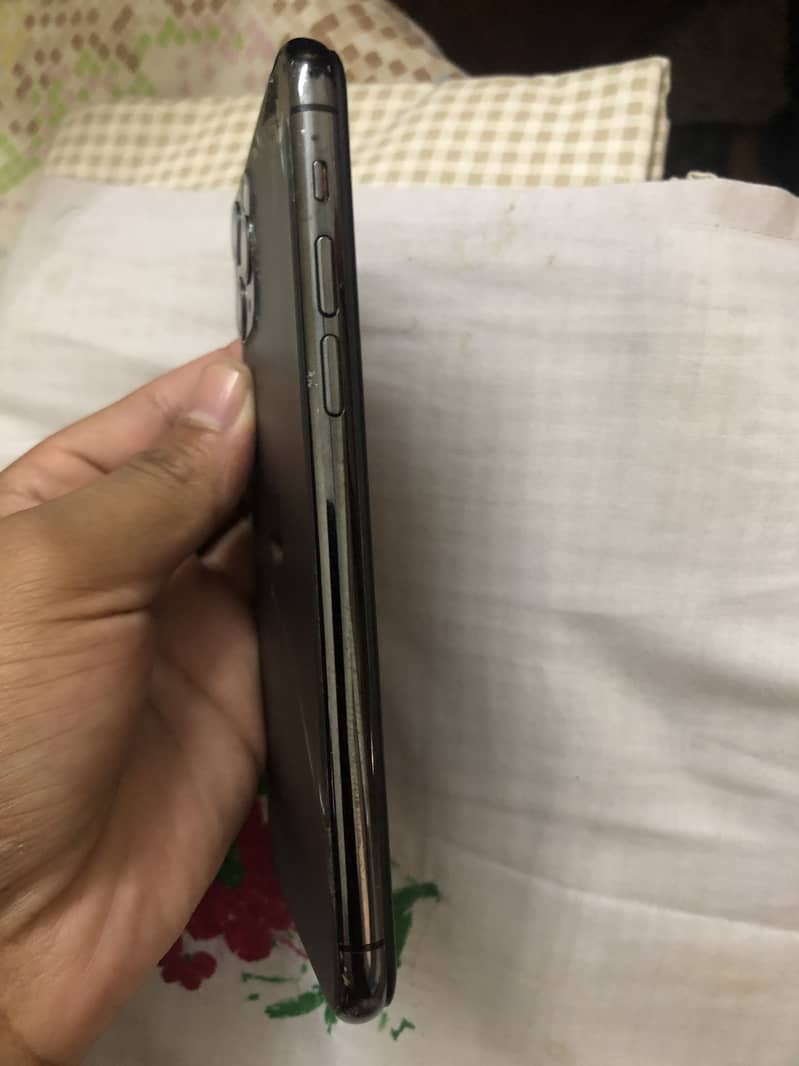 Apple iPhone 11 Pro 3