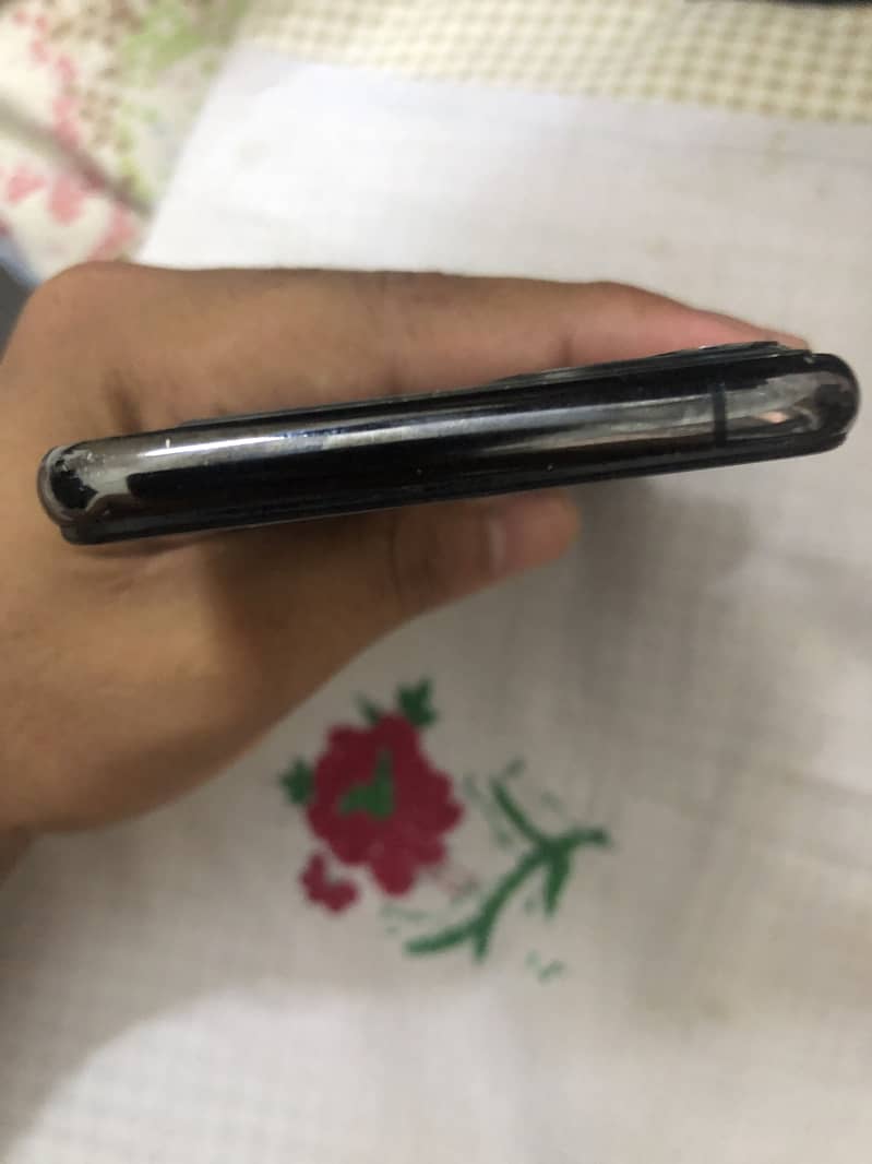 Apple iPhone 11 Pro 4