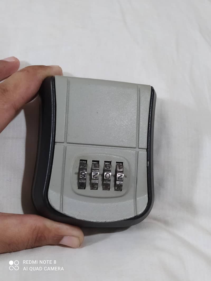 small key locker 0