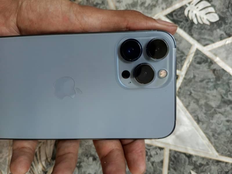 Apple iPhone 13 Pro Max 2