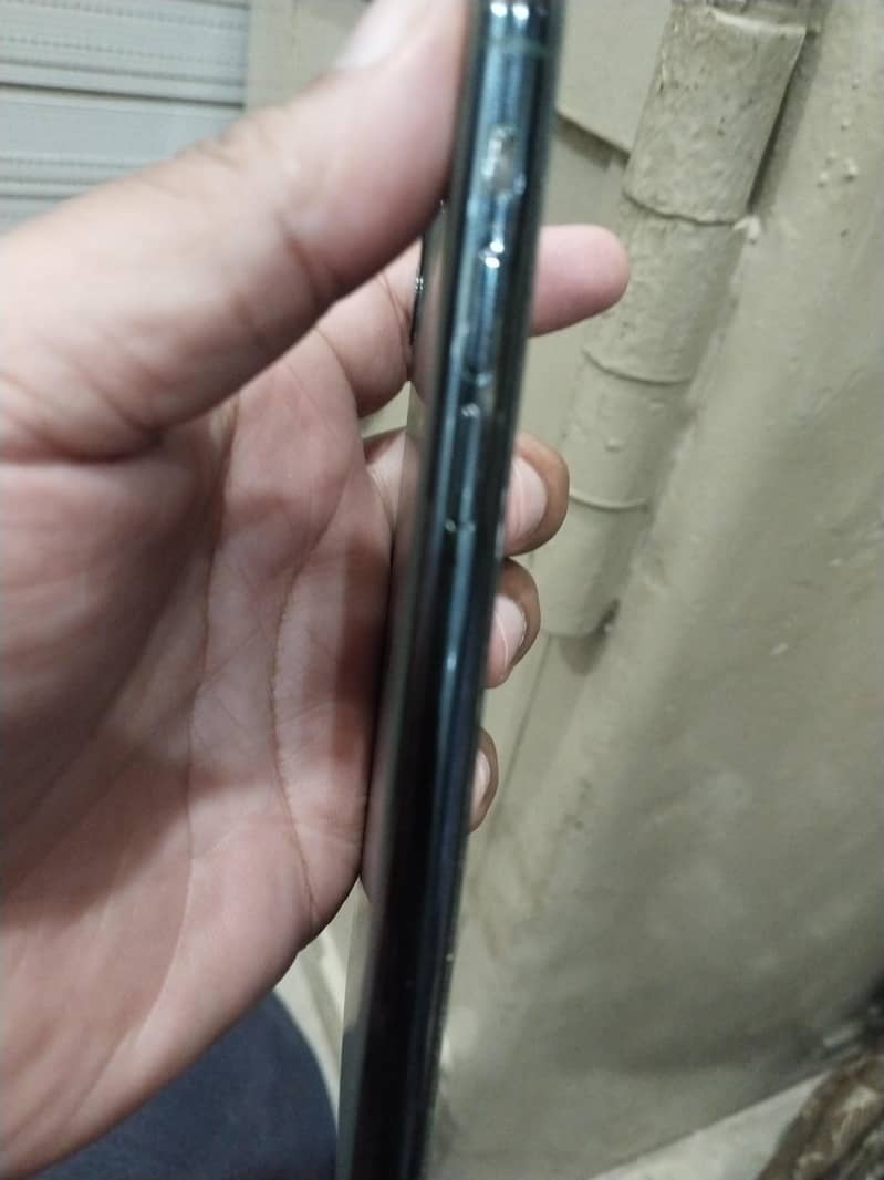Apple iPhone 11 Pro 2