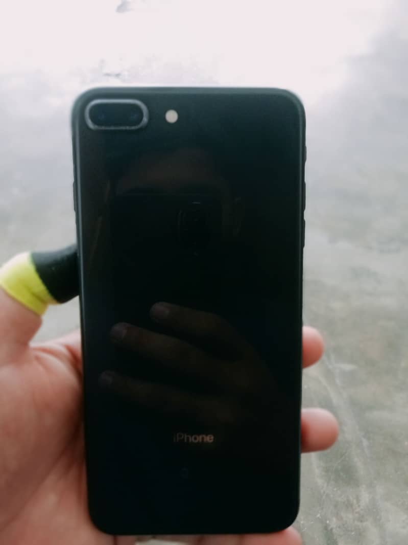 Apple iPhone 8 Plus 0