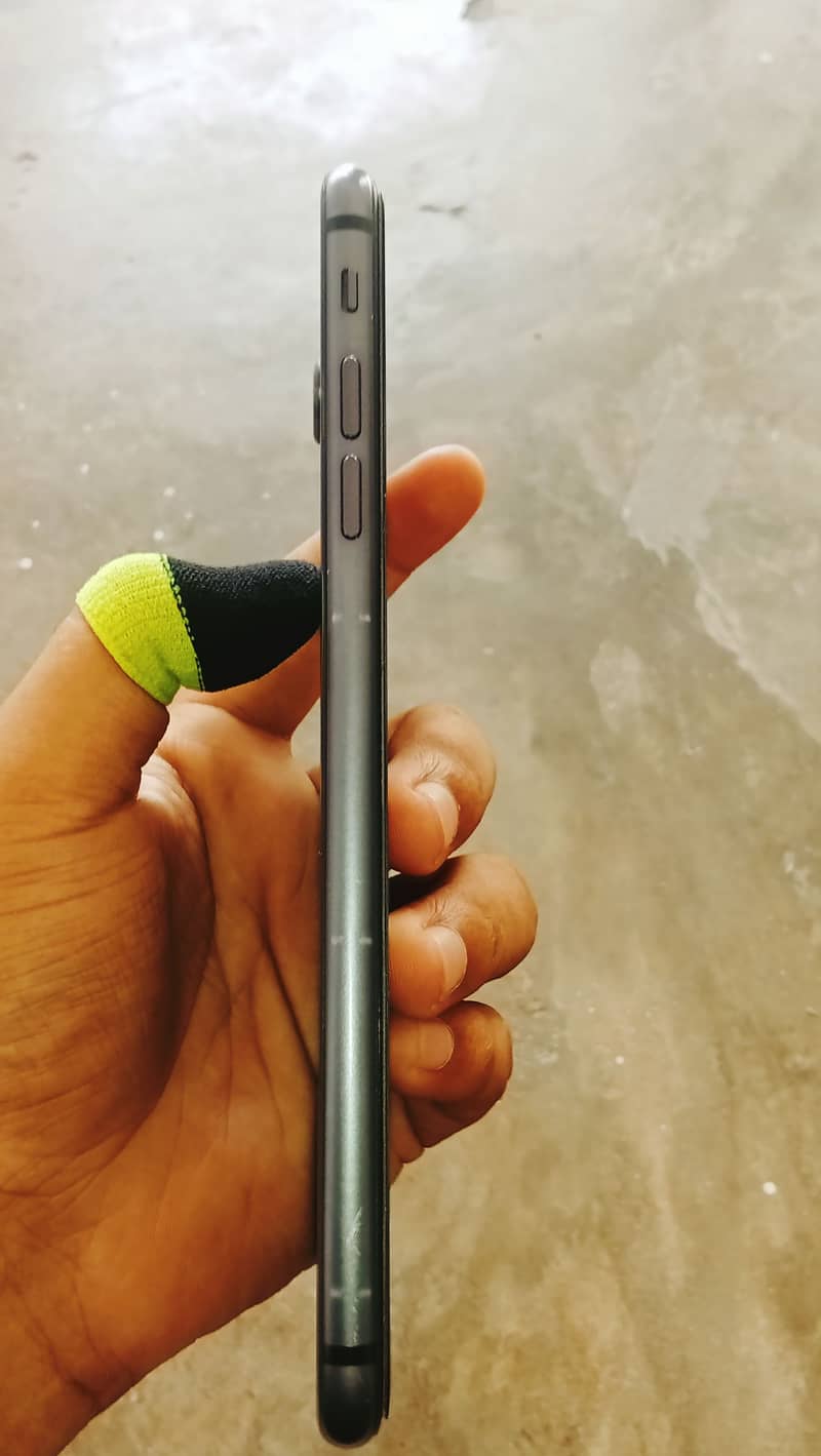 Apple iPhone 8 Plus 3