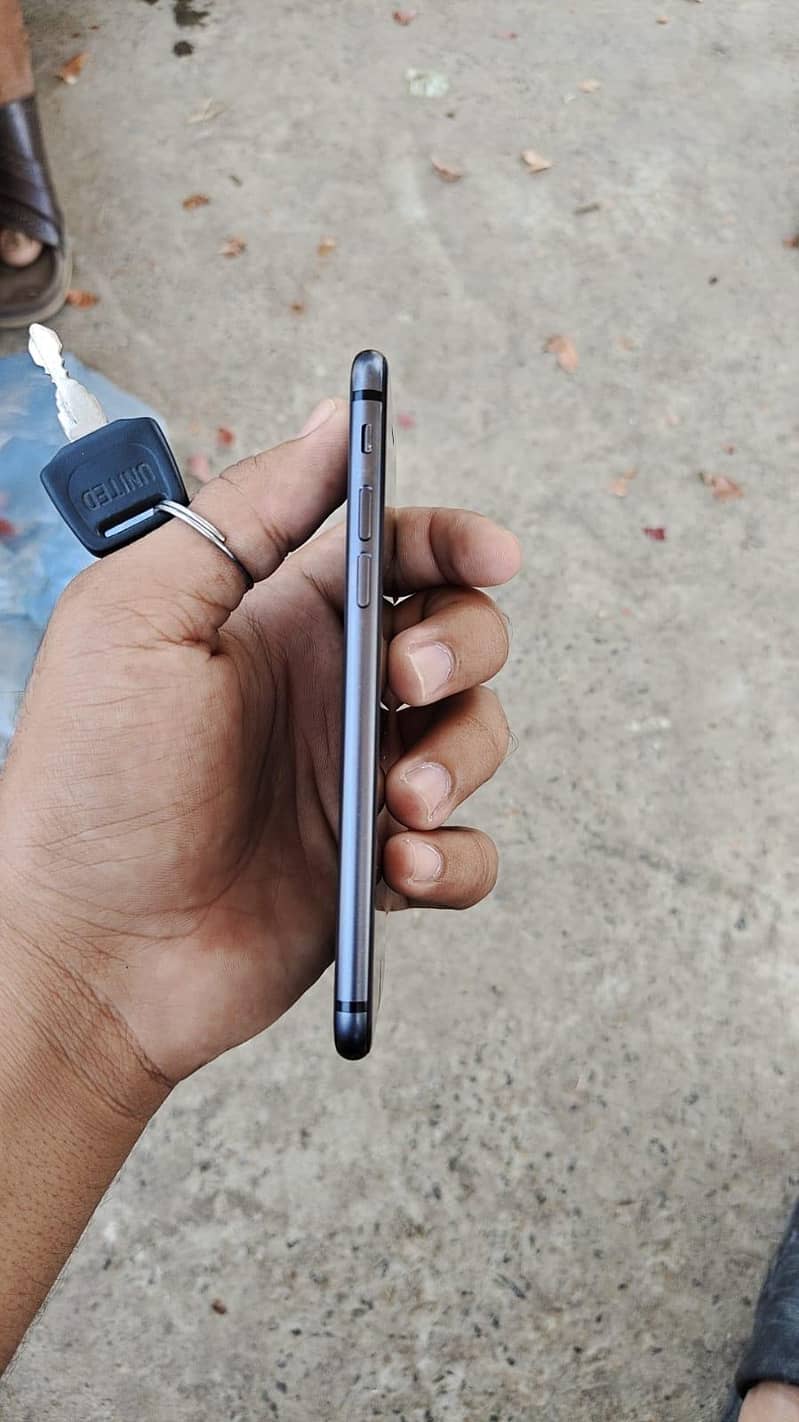 Apple iPhone 8 3