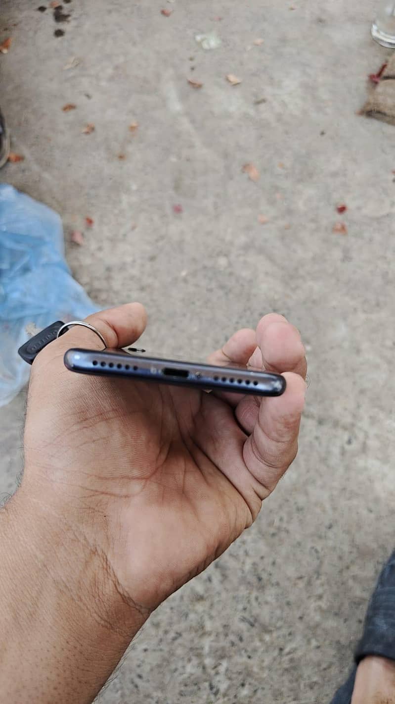 Apple iPhone 8 4
