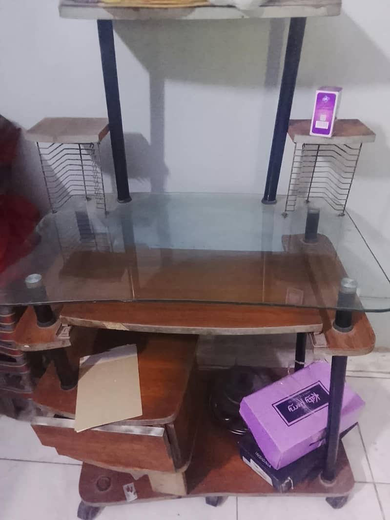 computer table . . . preloved in condition 1