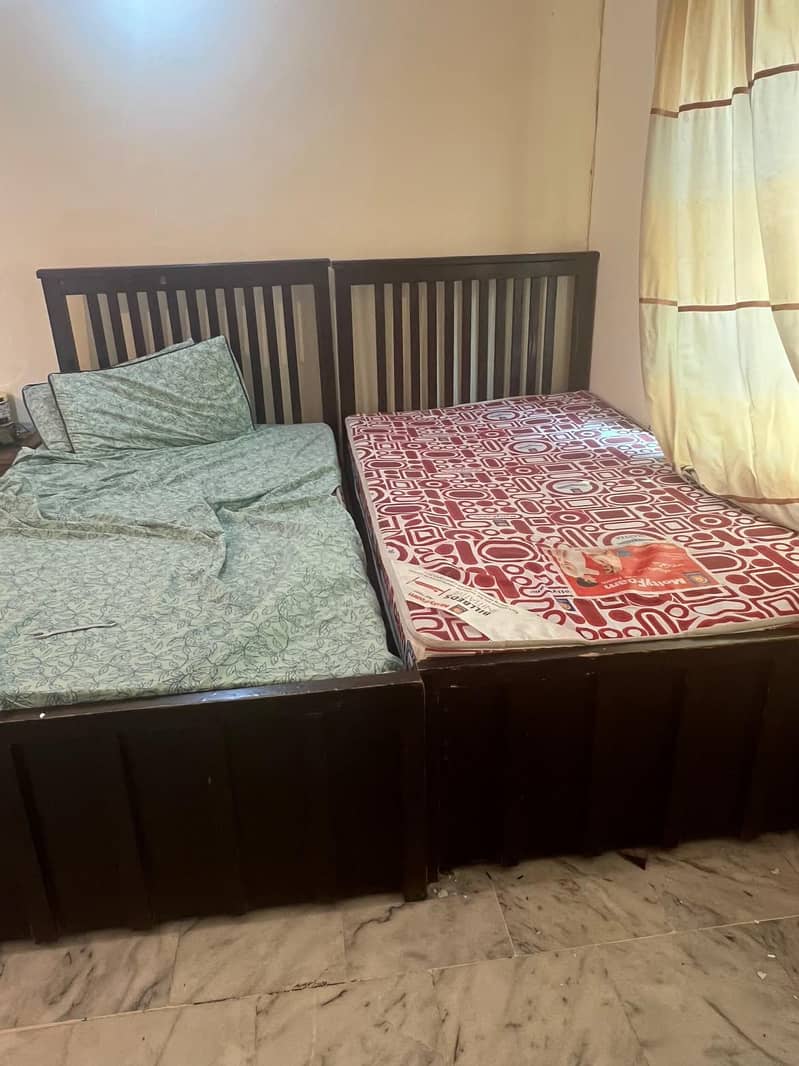 2 single beds 0