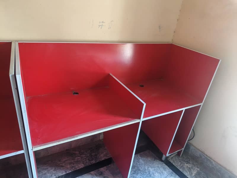 2/2 computer Tables 9