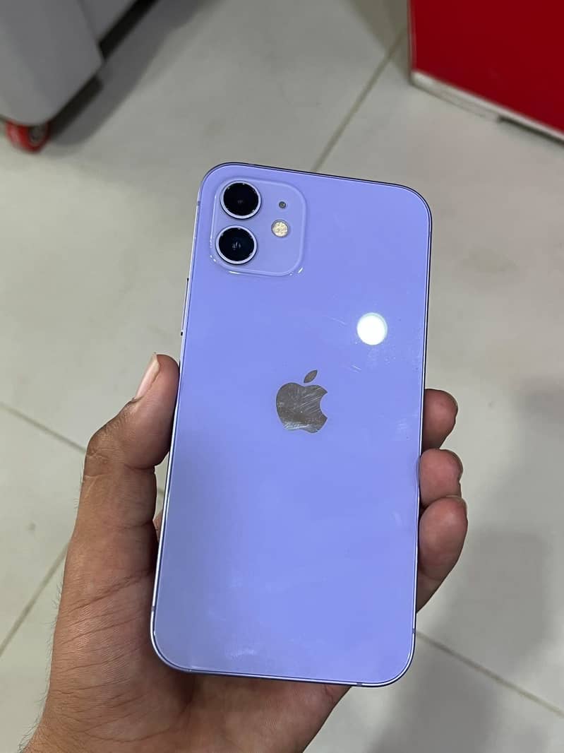Apple iPhone 12 4