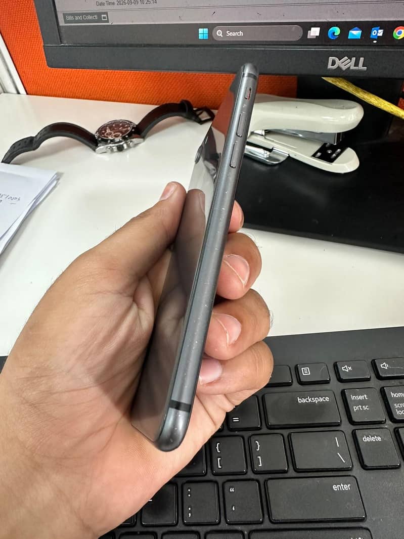 Apple iPhone 8 1