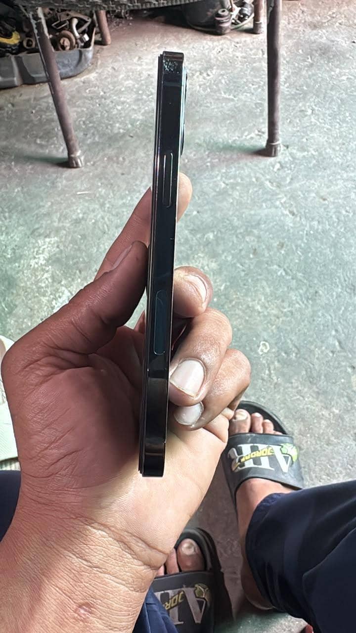 Apple iPhone 12 Pro 1
