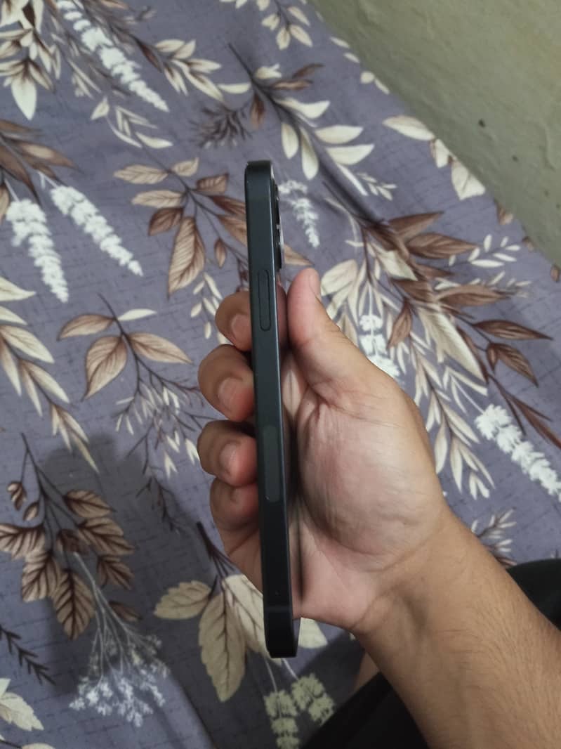Apple iPhone 12 3