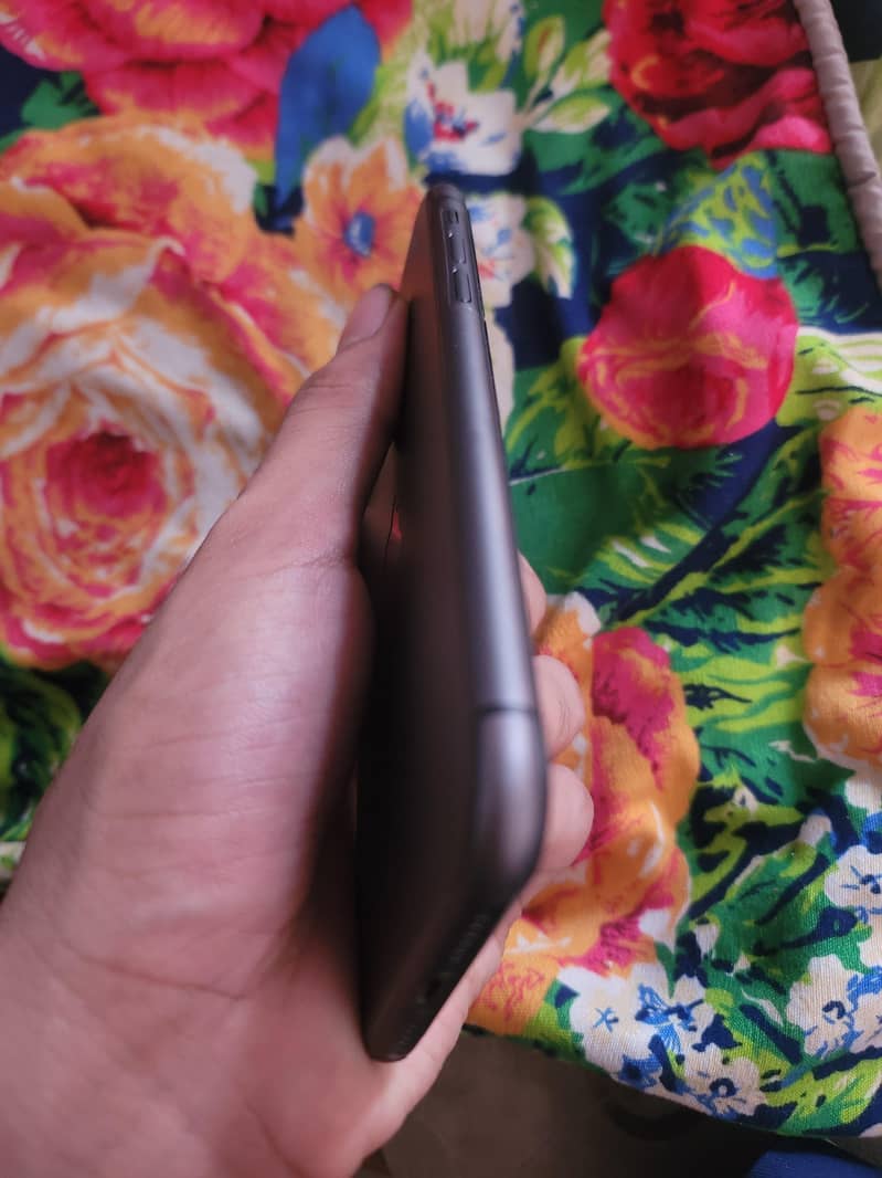 Apple iPhone 11 3